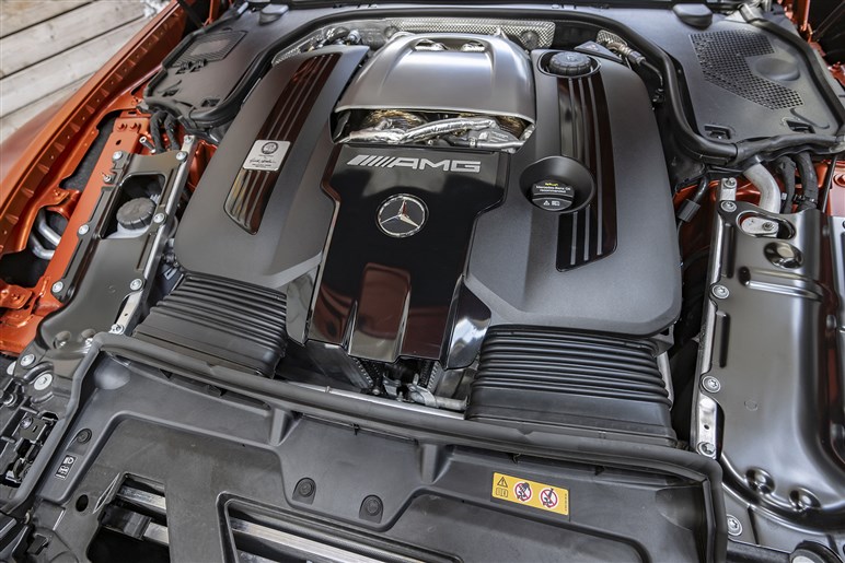 【打倒911】の最新バージョン「メルセデスAMG GT」の“最強”PHEVモデルの乗り味