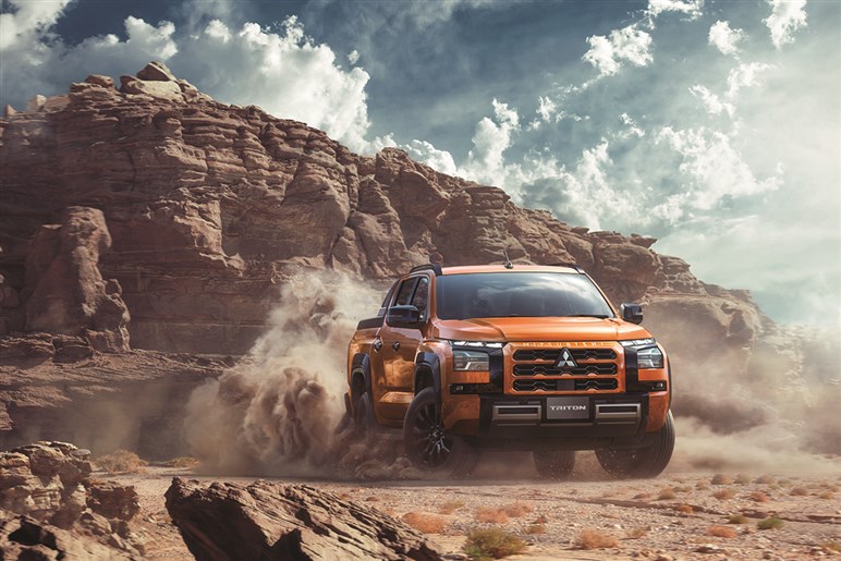 大ヒットした三菱の伝説級SUV「パジェロ」が2026年に復活か。一体どんなクルマになる？