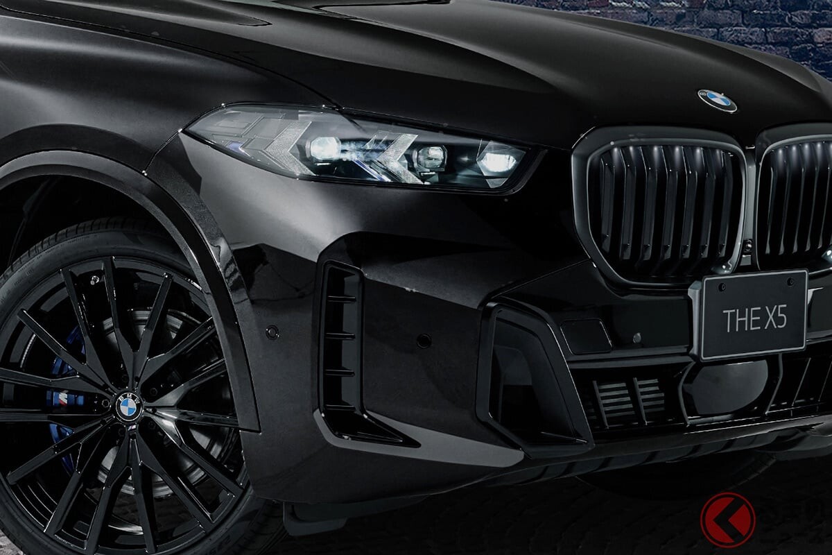 BMWが新「“V8”SUV」発表！ 「ブラック」外装＆“豪華内装”を採用！ 3リッター直6もある「X5エディション シャドー」登場