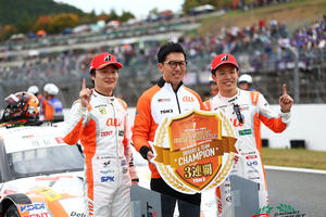 SUPER GT最終戦でau TOM’S GR Supra 坪井、山下コンビが優勝を飾りSUPER GT史上初のシリーズ3連覇を飾る！！