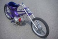 え、これがホンダの「スーパーカブ」だって!? ドラッグレーサーにインスパイアを受けたカスタムスタイル「ディガー」へ転身を遂げた一台が凄かった!!
