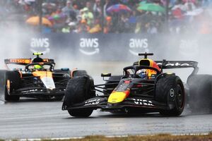 フェルスタッペン、タイトル争い”脱落”で吹っ切れる？　マクラーレン勢の新たな悩みの種になるか