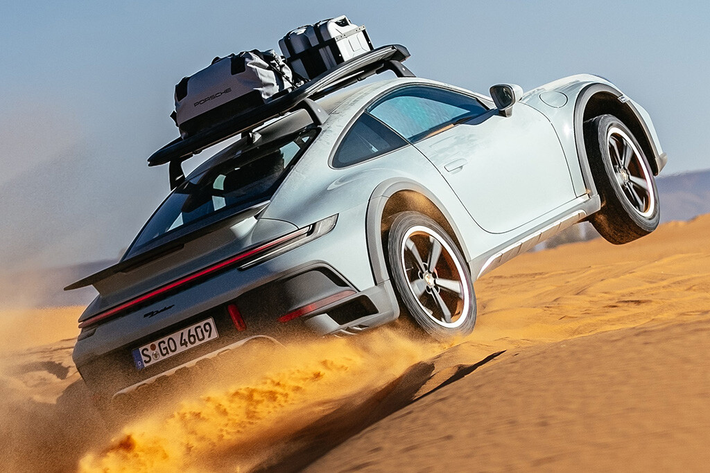 ポルシェ911で砂漠を爆走!! 衝撃的なデビューを飾った992ベースのオールローダー『911ダカール』海外試乗記