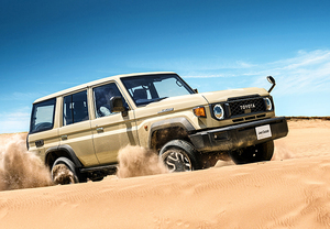 【本格ヨンクがカッコいい！】トヨタ・ランドクルーザー70は誕生40周年を超えたワークホース。本質を追求した原点にして本物