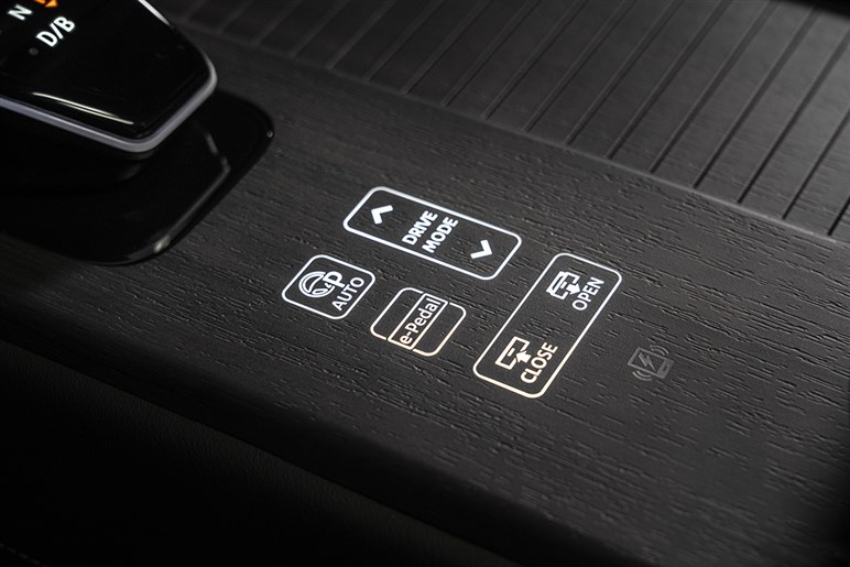 日産「アリア」で1700km弱ロングドライブしてみたリアル。10年前よりラクになったが充電回数は凄いことに!?