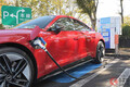 アウディ最高峰EV「e-tron GT」の“インパクト満点な走り”とは？ 360kmを高性能EVで走ってみた