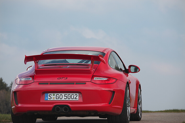 911GT3 新ウイングで ダウンフォースは2倍増