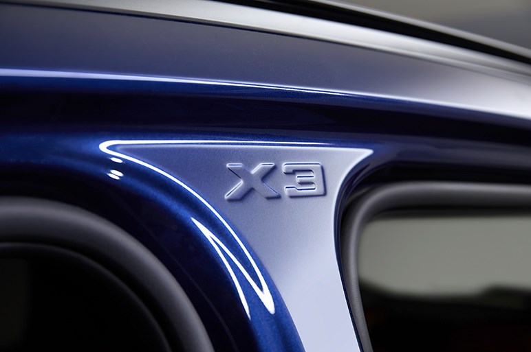 発表されたばかりの新型X3をスタジオで特別取材。エンジンラインアップも紹介