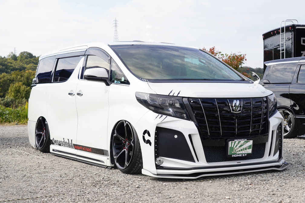 バックミラーに写ってほしくない威圧感 ドシャコタン の強烈アルファード ヴェルファイア３台の中身 Auto Messe Web の写真 自動車情報サイト 新車 中古車 Carview