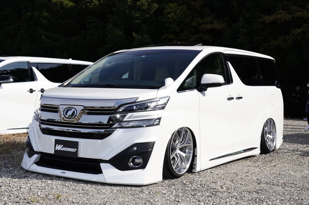 バックミラーに写ってほしくない威圧感 ドシャコタン の強烈アルファード ヴェルファイア３台の中身 Auto Messe Web の写真 自動車情報サイト 新車 中古車 Carview