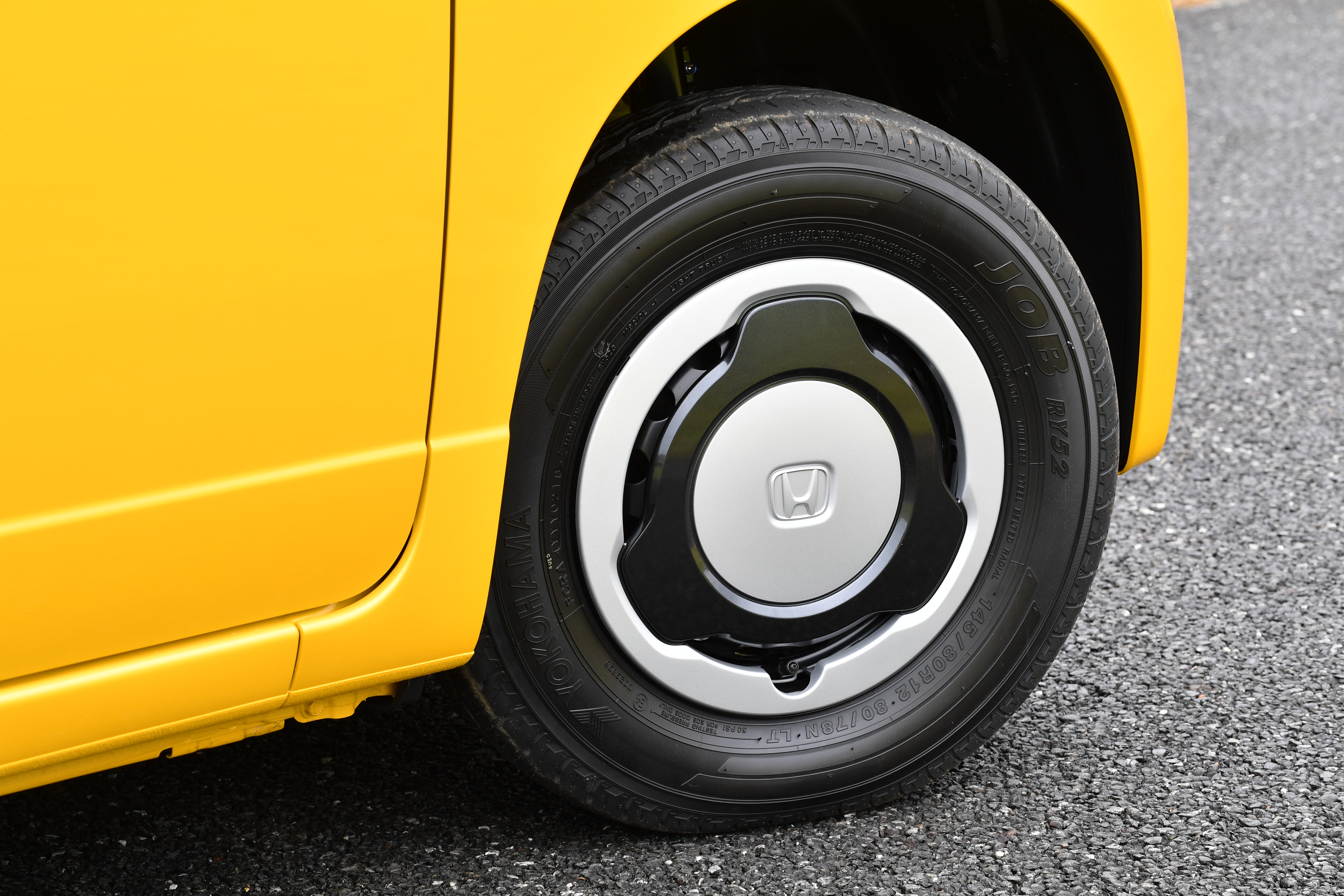 軽バンや軽トラは要注意 商用車に乗用車用のタイヤやホイールは基本 Ng だった Web Cartop 自動車情報サイト 新車 中古車 Carview