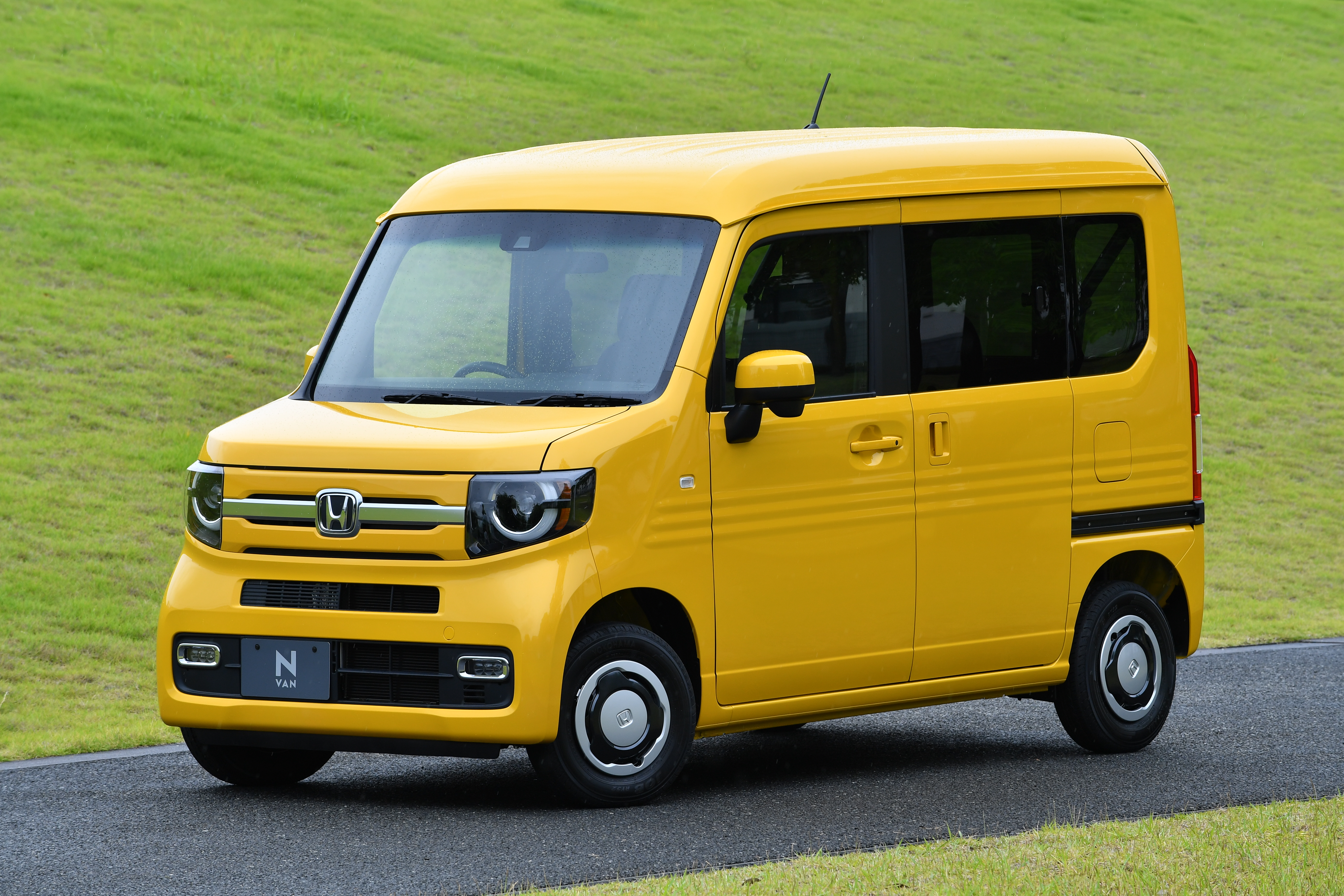 軽バンや軽トラは要注意 商用車に乗用車用のタイヤやホイールは基本 Ng だった Web Cartop 自動車情報サイト 新車 中古車 Carview