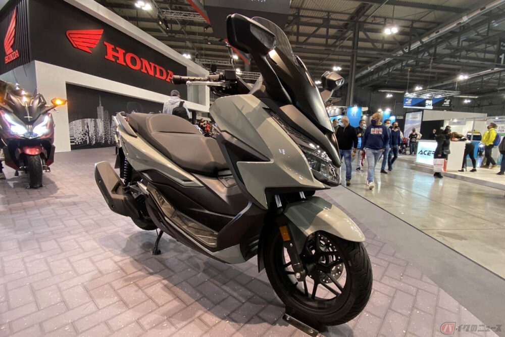 ホンダ「フォルツァ125」最新モデル公開 シリーズ最少排気量でも充実装備の原二スクーター【EICMA 2021】