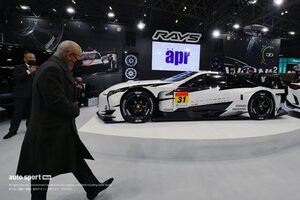 GTA坂東代表がLC500h GT300をさっそく“公開車検”。発表会に飛び入り参加し『モノづくり』への期待を語る