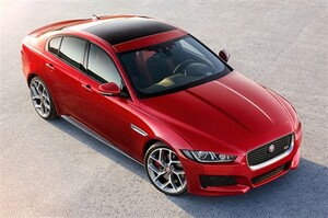 ジャガーの新世代サルーン「XE」が世界初公開