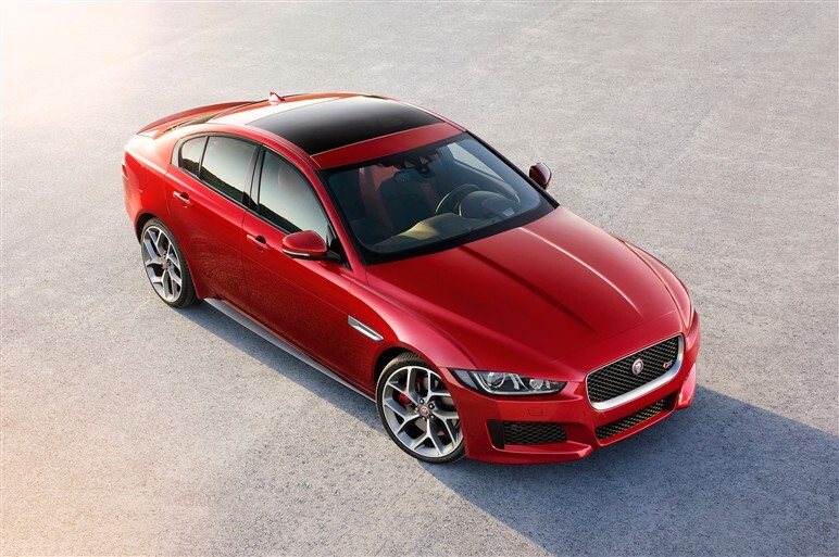 ジャガーの新世代サルーン「XE」が世界初公開