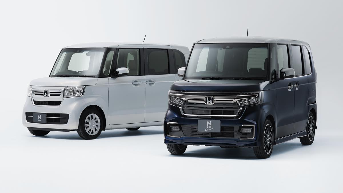 N Boxの顔が変わった カスタムはナンバープレートが真ん中 12月24日にマイナーチェンジを実施 Driver Web 自動車情報サイト 新車 中古車 Carview