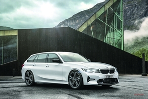 BMW M3ツーリング　初めて投入か　3月発表へ