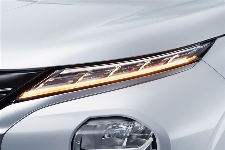 三菱「アウトランダーPHEV」 おすすめグレードは「G」以上、RAV4と迷った時の決め手は走り／燃費どちら重視か？