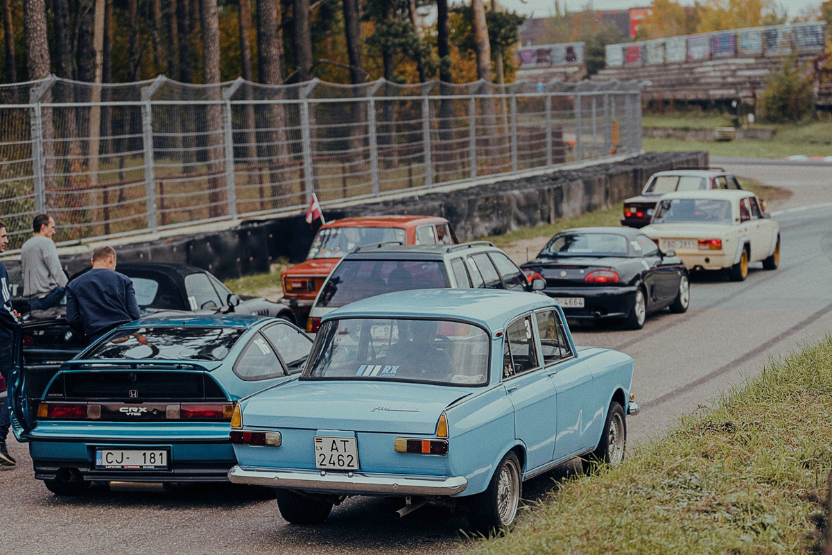 ロシアで一番チープなクルマ Vaz とランエボがガチバトル ニッチにも程がある ラトビア の ヤングタイマー ラリー って何 Auto Messe Web の写真 自動車情報サイト 新車 中古車 Carview
