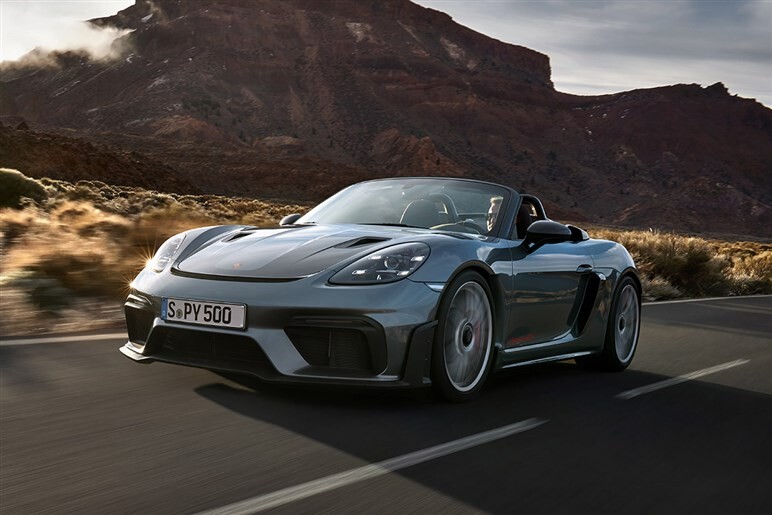 ポルシェが究極の「718スパイダーRS」発表。2000万円超えも人気