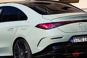 約823万円から！ 新型「4ドア“クーペ”」登場！ 全長4.7m級「ちょうどいいサイズ」採用！ 新開発「直4」エンジン搭載のメルセデス・ベンツ新型「CLA」欧州で受注開始