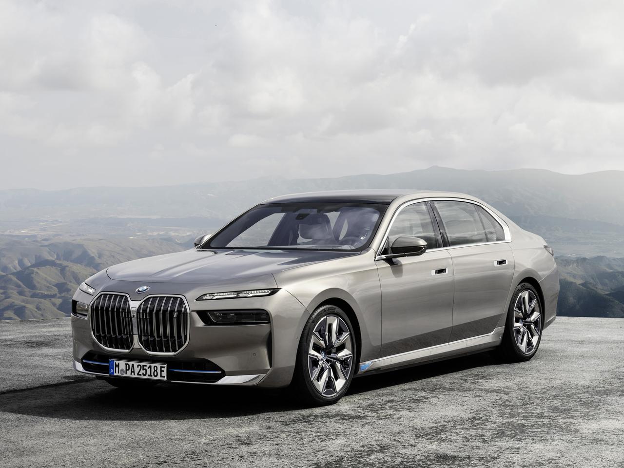 新型BMW 7シリーズの国内販売が正式にスタート。電気自動車「i7」は想定外にバリューな価格設定だ