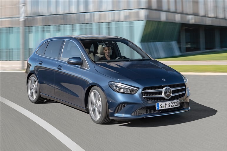 新型メルセデスBクラスが世界初披露 3代目のスタイルはよりスポーティに