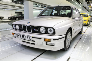 BMW初代「M3」が3000万円！ フルオリジナルの奇跡の個体は日本に納車されたエムスリーでした