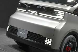 トヨタが新「ハイエース」世界初公開！ 200系＆300系の2サイズコンセプト披露！ 人気バンに「待ってました！」 現行200系オーナーの反響は