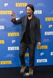 キアヌ・リーヴス、メレルの約2万4000円のブーツで飾らないスタイルを披露