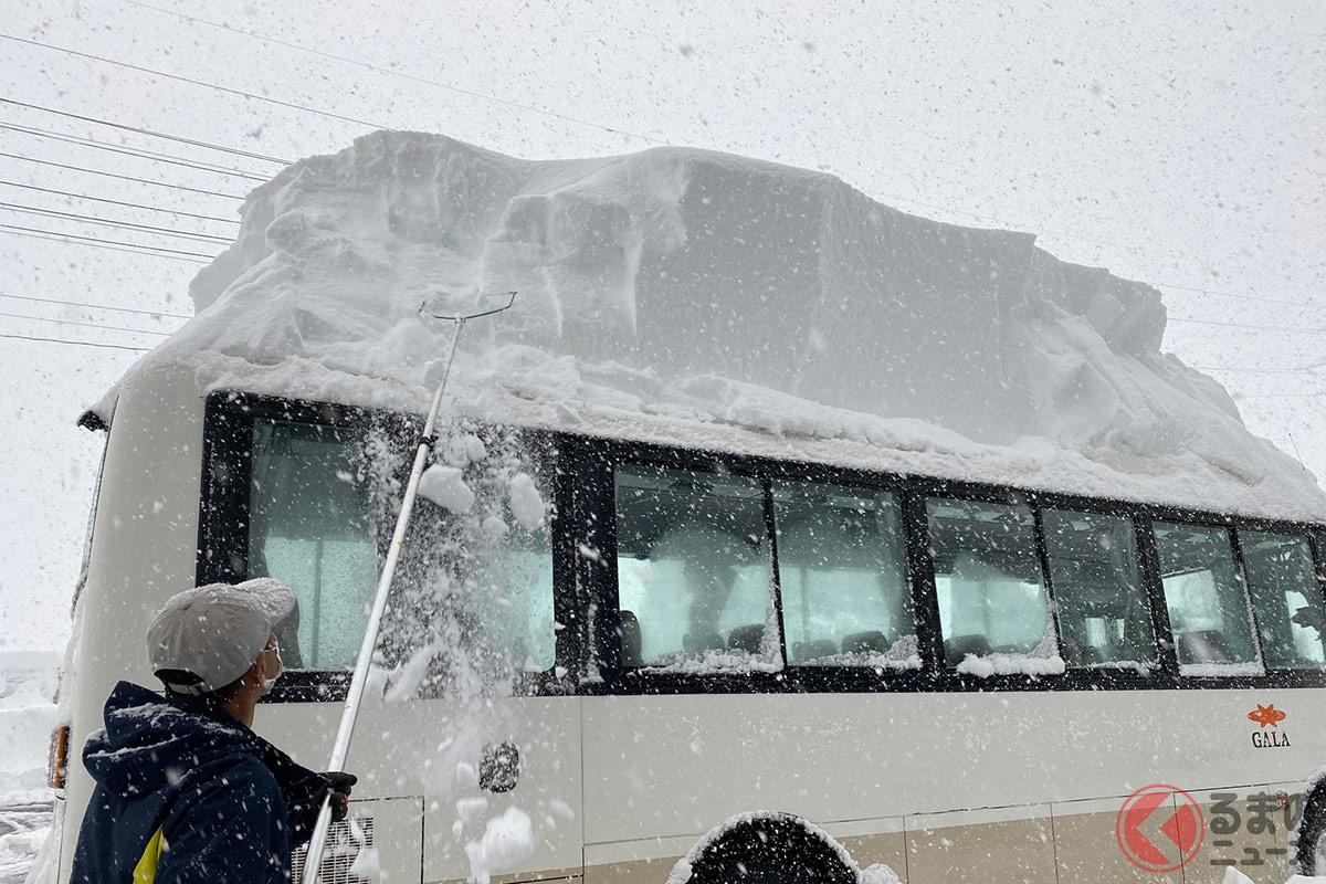 降雪時にワイパー立てるのはナゼ 積雪地以外でも 立てる ことが重要な理由とは くるまのニュース 自動車情報サイト 新車 中古車 Carview