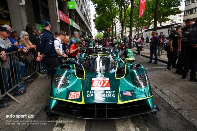ル・マン24時間の公開車検がスタート。新顔・新色が続々登場、市内の会場が熱気に包まれる
