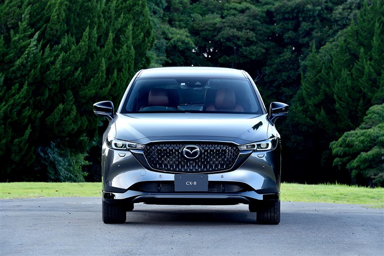 サイズ拡大で取り回しは？ 乗り心地改善？ マツダの新型SUV「CX-80」のギモンを開発陣に聞いてみた