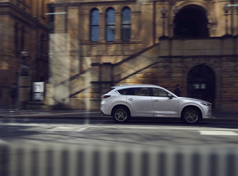 サイズ拡大で取り回しは？ 乗り心地改善？ マツダの新型SUV「CX-80」のギモンを開発陣に聞いてみた