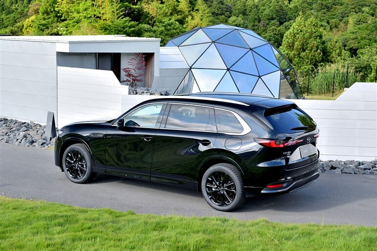 サイズ拡大で取り回しは？ 乗り心地改善？ マツダの新型SUV「CX-80」のギモンを開発陣に聞いてみた
