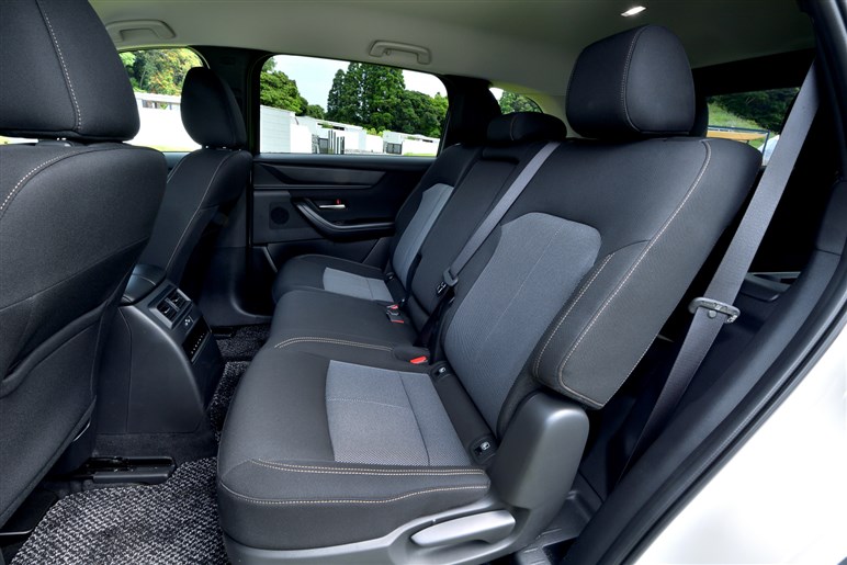 サイズ拡大で取り回しは？ 乗り心地改善？ マツダの新型SUV「CX-80」のギモンを開発陣に聞いてみた