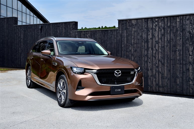 サイズ拡大で取り回しは？ 乗り心地改善？ マツダの新型SUV「CX-80」のギモンを開発陣に聞いてみた