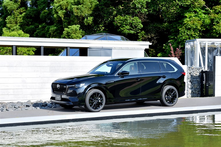 サイズ拡大で取り回しは？ 乗り心地改善？ マツダの新型SUV「CX-80」のギモンを開発陣に聞いてみた