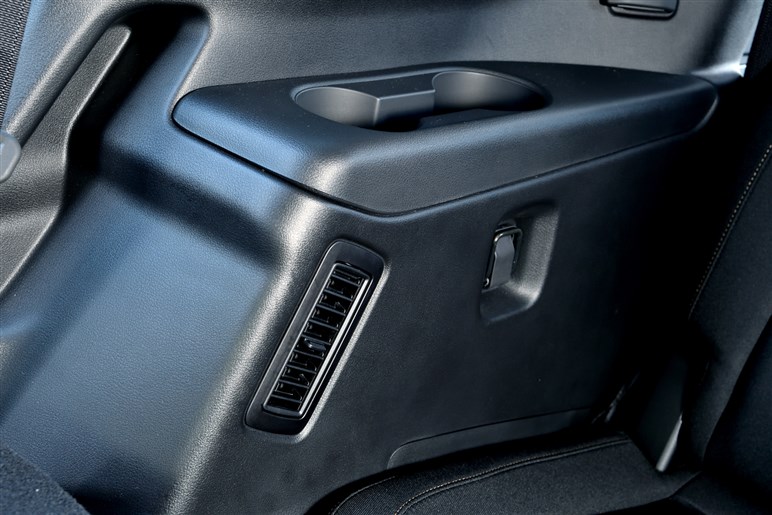 サイズ拡大で取り回しは？ 乗り心地改善？ マツダの新型SUV「CX-80」のギモンを開発陣に聞いてみた