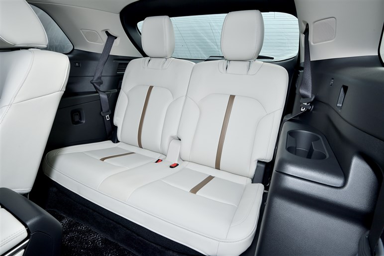 サイズ拡大で取り回しは？ 乗り心地改善？ マツダの新型SUV「CX-80」のギモンを開発陣に聞いてみた