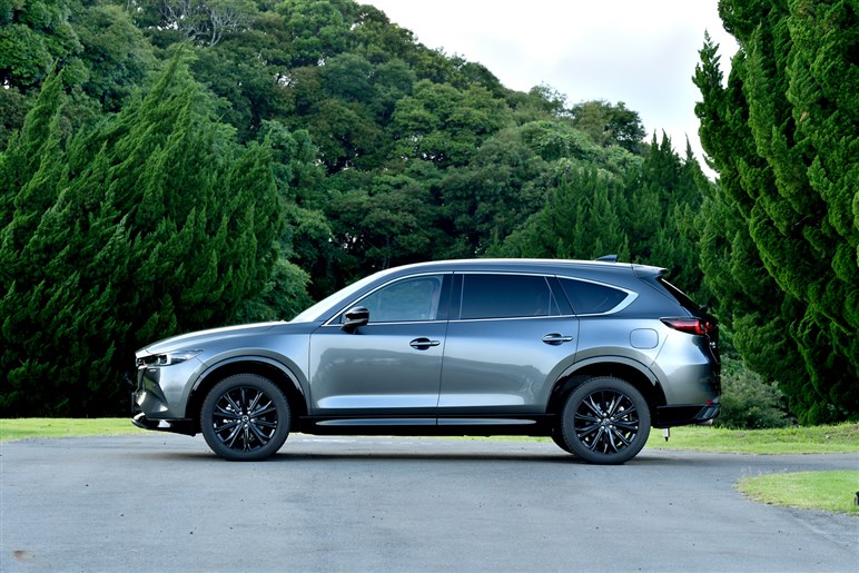 サイズ拡大で取り回しは？ 乗り心地改善？ マツダの新型SUV「CX-80」のギモンを開発陣に聞いてみた