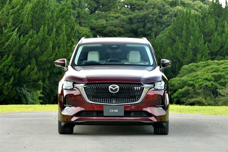 サイズ拡大で取り回しは？ 乗り心地改善？ マツダの新型SUV「CX-80」のギモンを開発陣に聞いてみた