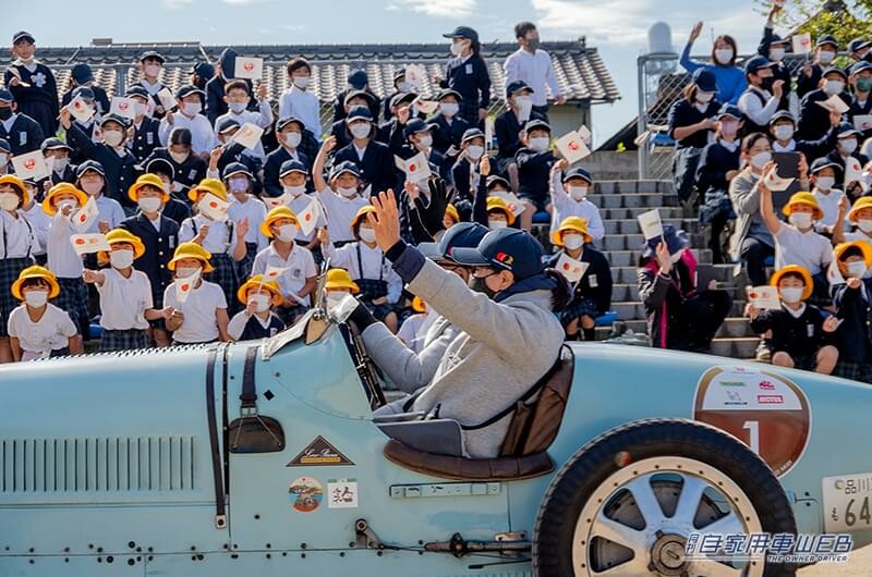 クラシックカーと「ななつ星バス」が霧島・大隅半島を駆け抜ける　Classic Japan Rallyとのタイアップツアー