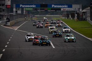 三浦 愛選手がMINIのワンメイクレース『MINI CHALLENGE JAPAN』に参戦