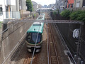 この低さ「赤ちゃん用」ですか!?「都内でいちばん狭い鉄道高架」もある私鉄路線の“いけずな物件”めぐり