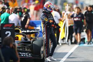 フェルスタッペン、出場停止危機の質問にもうウンザリ！「グランプリ前にも話していた」決勝グリッドでは“宿敵”ラッセルと並ぶ