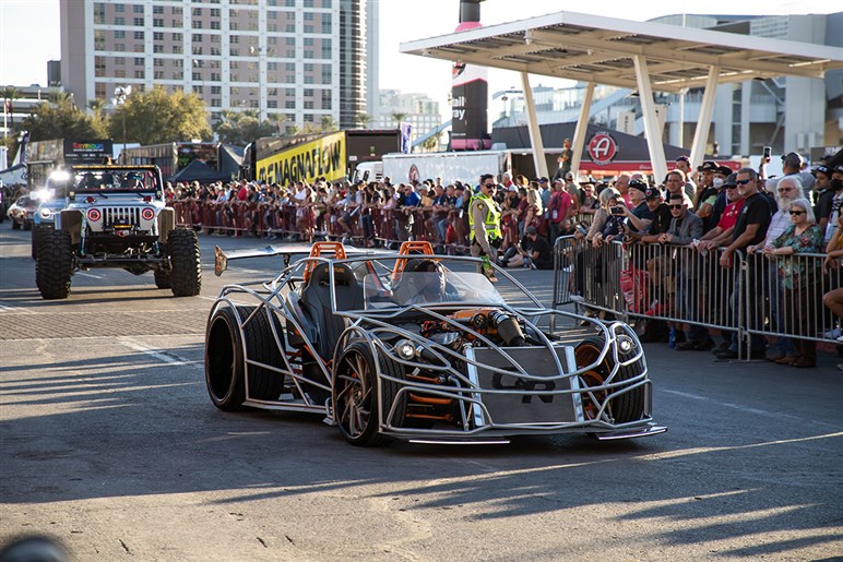 テスラにエンジン積んでみました。カスタムカーの祭典【SEMA2021レポその3】