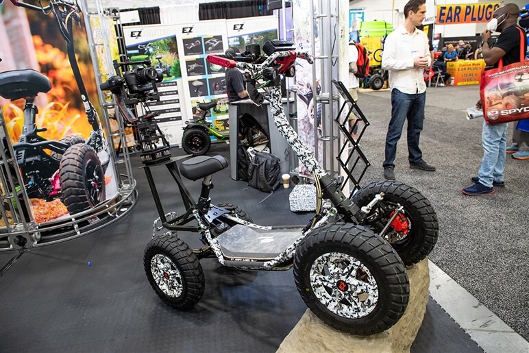 テスラにエンジン積んでみました。カスタムカーの祭典【SEMA2021レポその3】