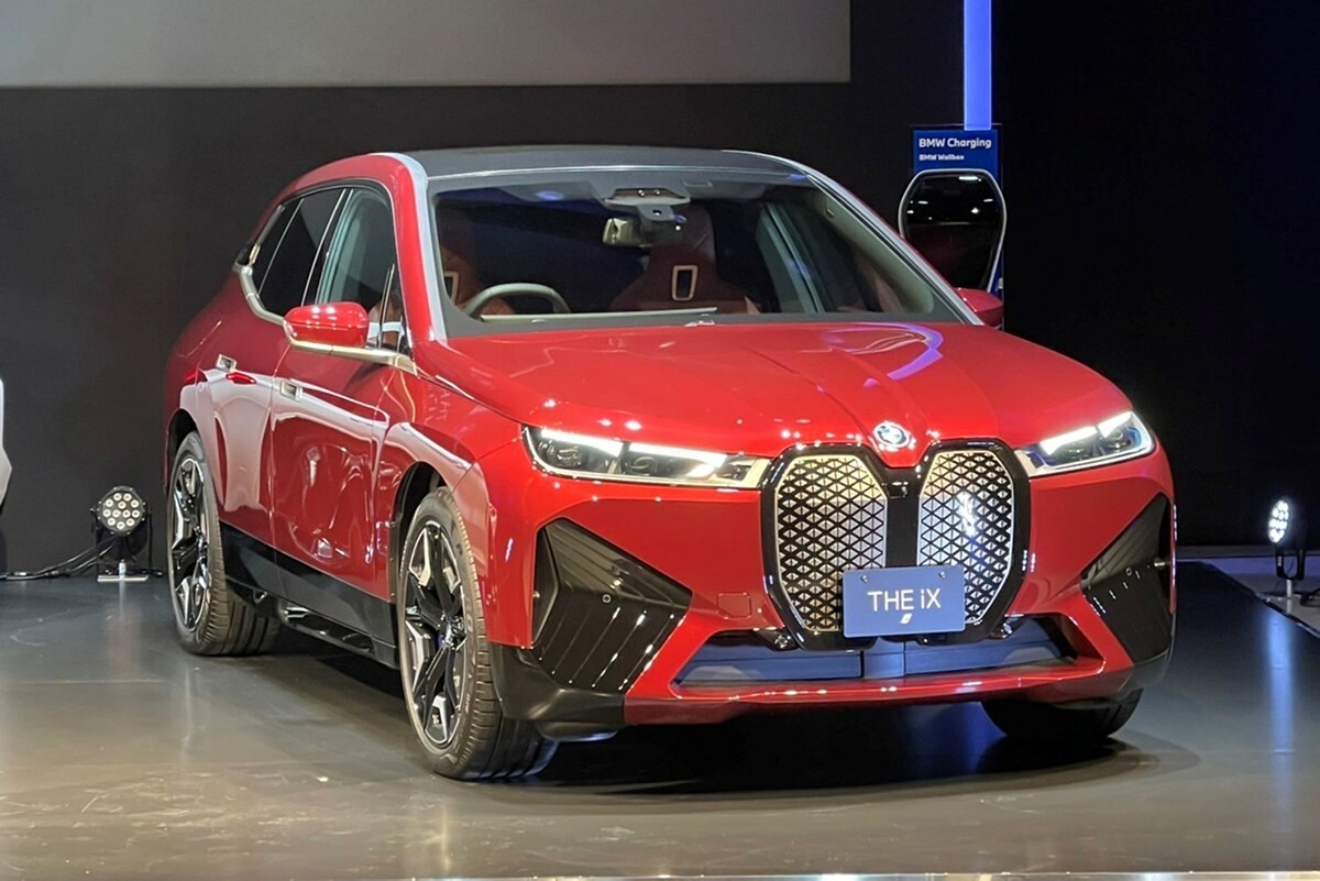 BMWが新型電気自動車「iX」と「iX3」を発売。次世代モデル「iX」は航続距離450km、981万円から